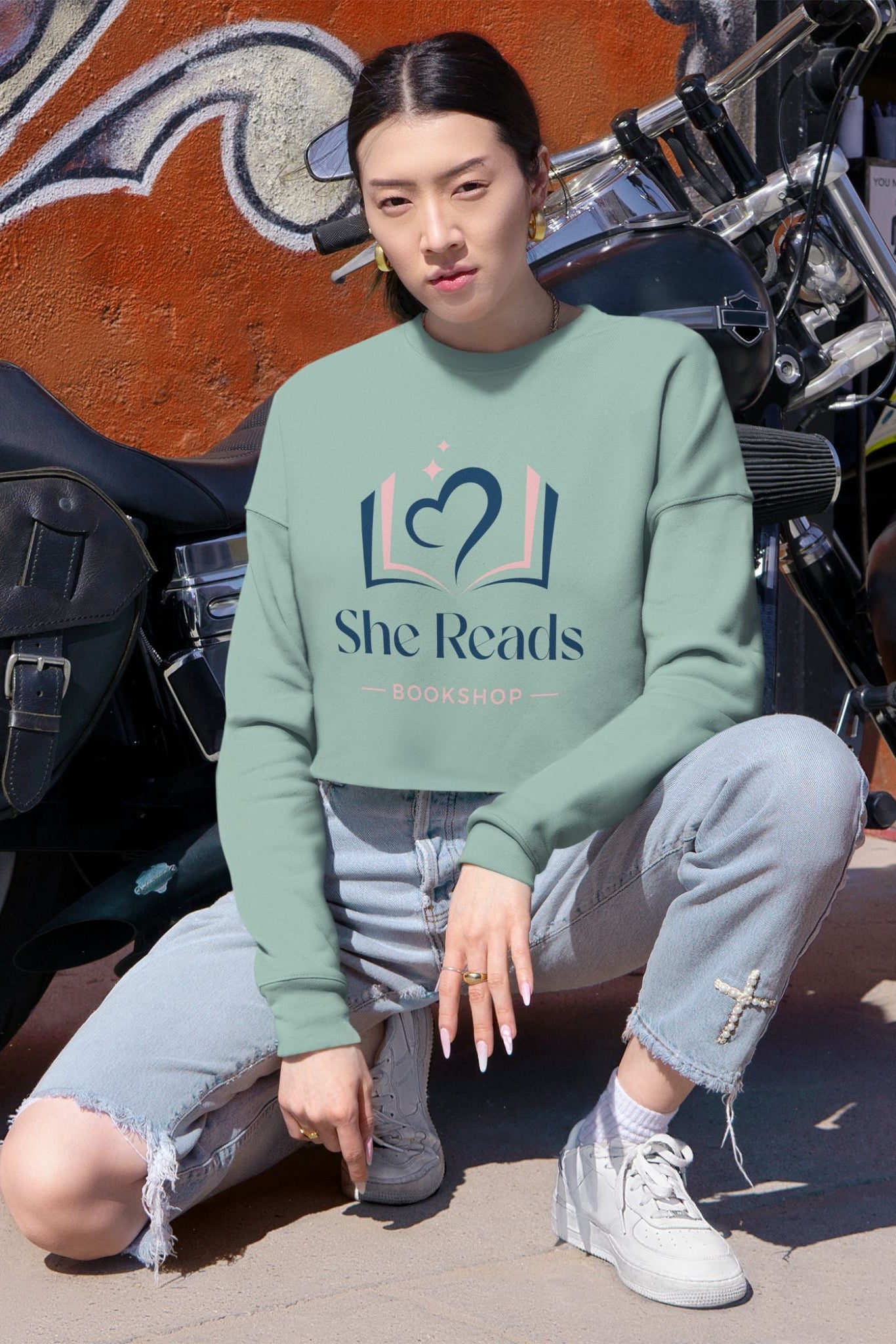 She Reads Bookshop Cropped Sweatshirt