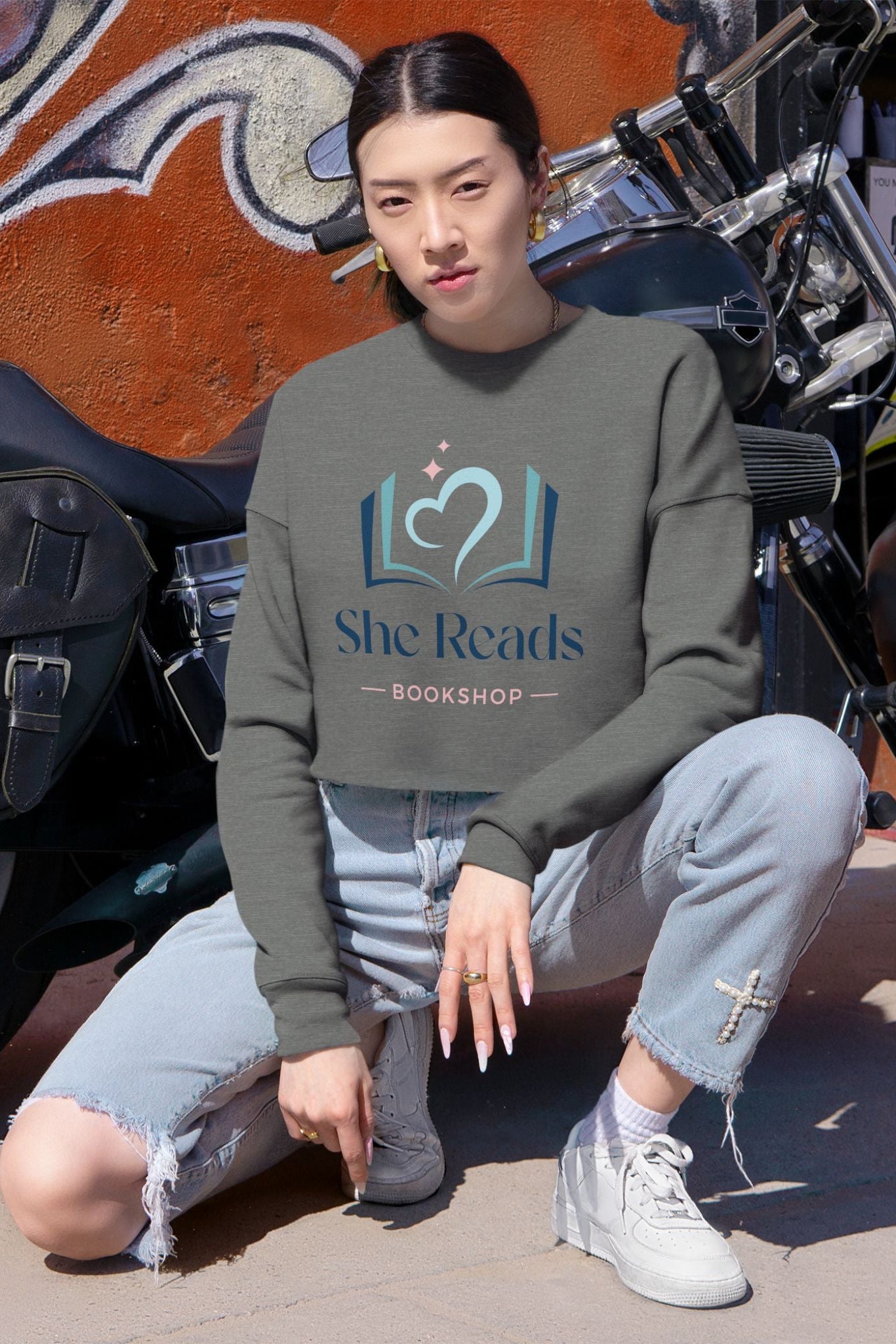 She Reads Bookshop Cropped Sweatshirt